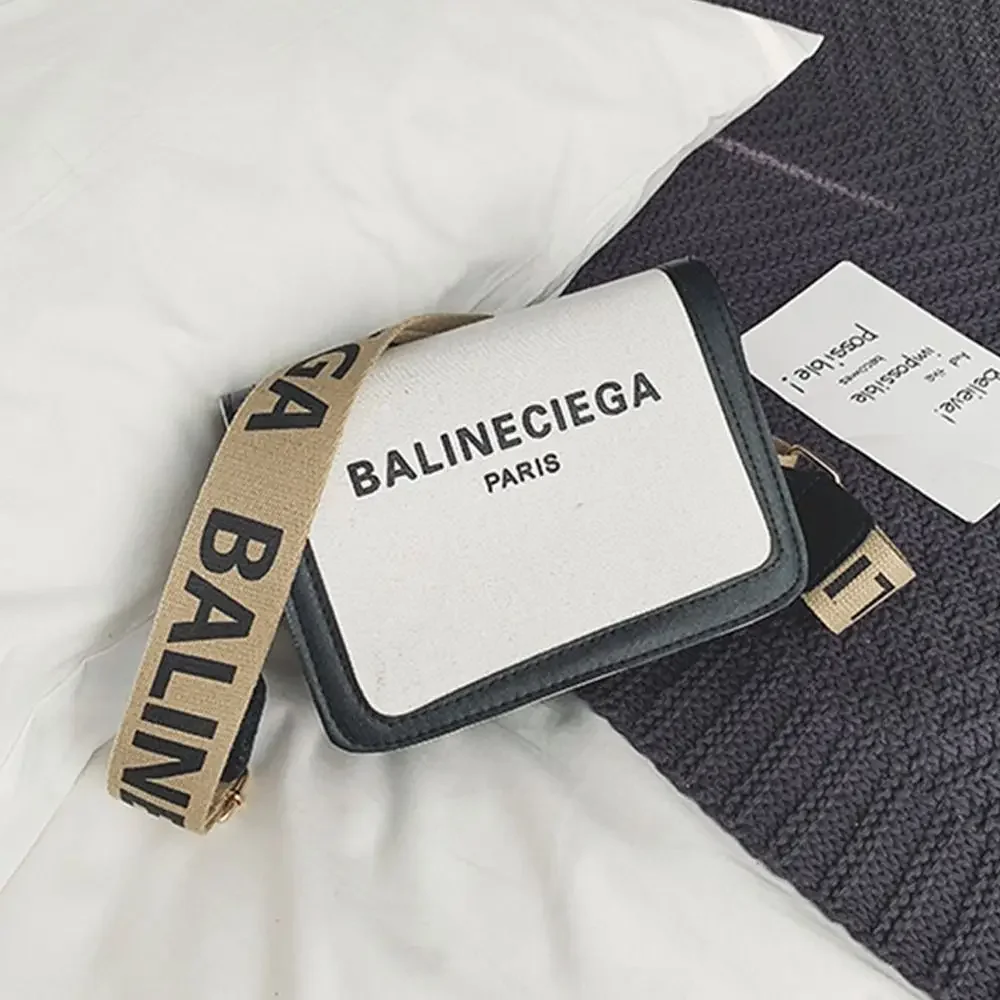 Women Fashion Wide Shoulder Strap Shoulder Bag Female Handbag Portable Casual Canvas Small Square Bag Versatile Crossbody Bag
Women Fashion Wide Shoulder Strap Shoulder Bag Female Handbag Portable Casual Canvas Small Square Bag Versatile Crossbody Bag