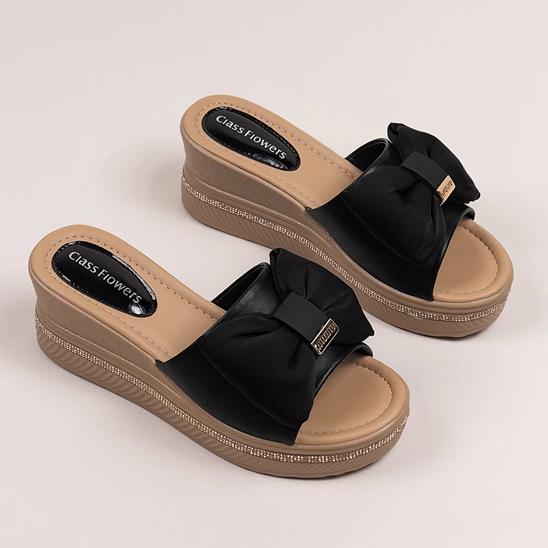 New women's wedges with super-fiber texture are comfortable, soft, shiny, non-slip and wear-resistant slippers that don't rub th
New women's wedges with super-fiber texture are comfortable, soft, shiny, non-slip and wear-resistant slippers that don't rub th