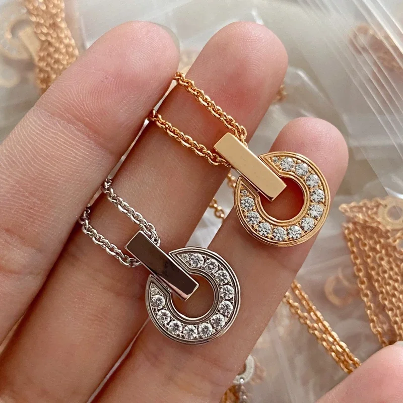 Classic 925 Sterling Silver Diamond Round Pendant Women's Necklace Luxury Fashion Brand Banquet Jewelry Gift
Classic 925 Sterling Silver Diamond Round Pendant Women's Necklace Luxury Fashion Brand Banquet Jewelry Gift