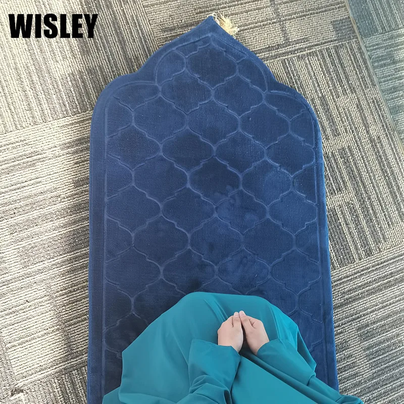 

Prayer Mat Muslim Portable Prayer Mat with Tassel Flannel Non Slip Worship Pad Ramadan Kneel Embossing Floor Carpet Eid Gift