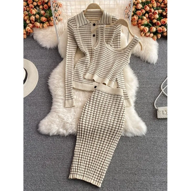 Autumn and winter striped knitted 3-piece women's knit vest + cardigan coat + tight skirt casual office retro suit
Autumn and winter striped knitted 3-piece women's knit vest + cardigan coat + tight skirt casual office retro suit