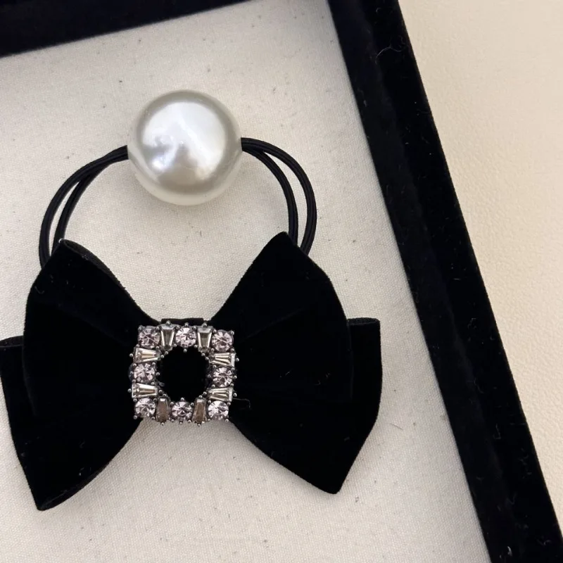 Vintage Black Velvet Rhinestone Bow Pearl Hair Rope Temperament Elegant Hair Circle Low Ponytail Hair Accessories Woman
Vintage Black Velvet Rhinestone Bow Pearl Hair Rope Temperament Elegant Hair Circle Low Ponytail Hair Accessories Woman