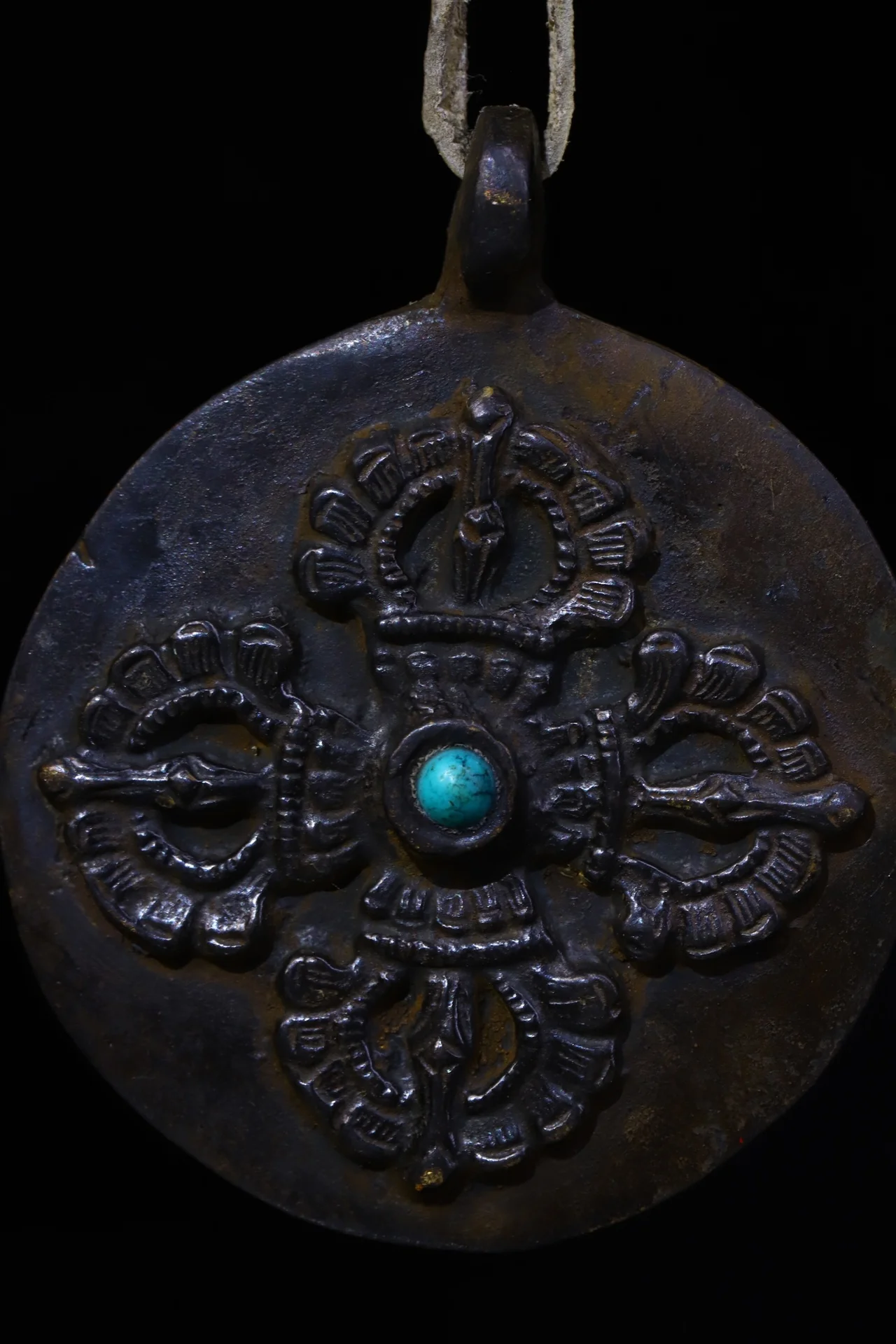 3"Tibetan Temple Collection Old Bronze painted Six Character Proverbs Amulet Jiugong gossip pendant Town house Exorcism
3"Tibetan Temple Collection Old Bronze painted Six Character Proverbs Amulet Jiugong gossip pendant Town house Exorcism