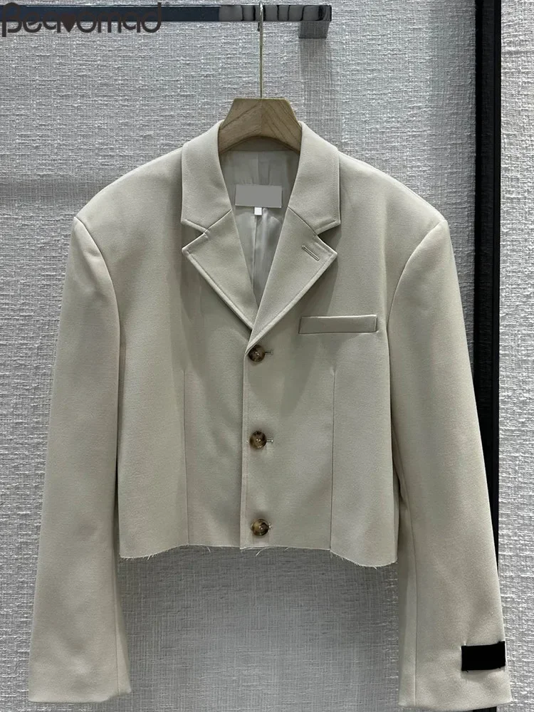 

Модные Дизайнерские офисные женские осенние короткие стильные куртки, Женская куртка с воротником-стойкой бежевого цвета, куртка с имитацией карманов и длинным рукавом
