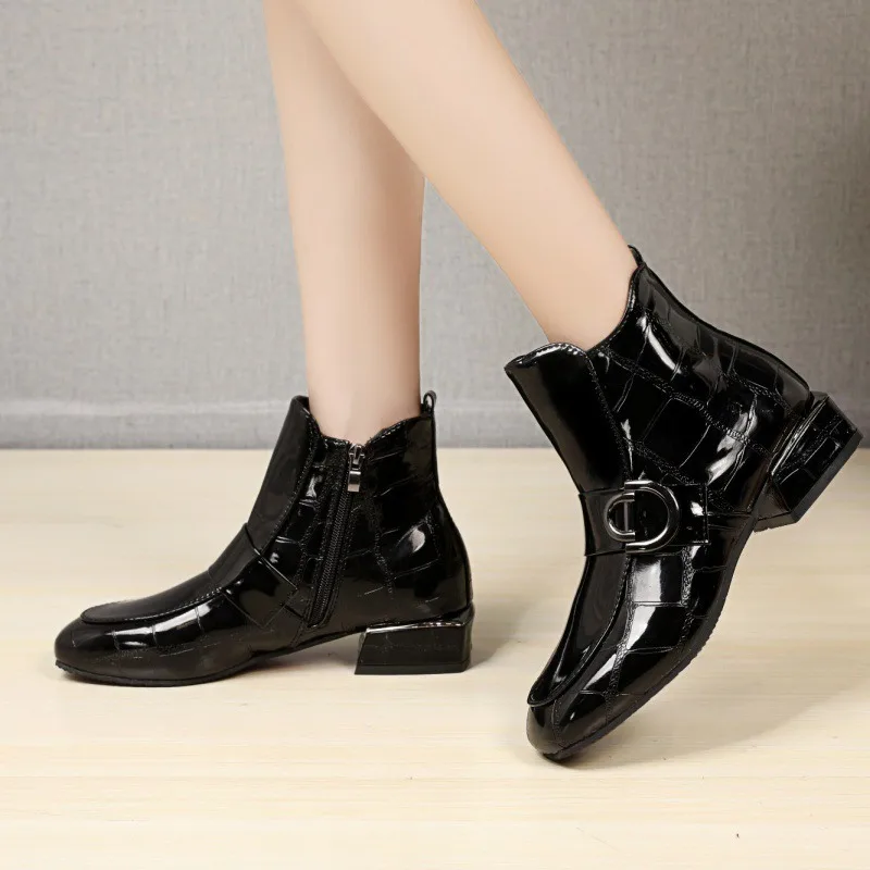 New Lacquer Leather Short Boots Women New Four Seasons British Fashion Plush Comfort Boots Outdoor Walking Casual Shoes
New Lacquer Leather Short Boots Women New Four Seasons British Fashion Plush Comfort Boots Outdoor Walking Casual Shoes