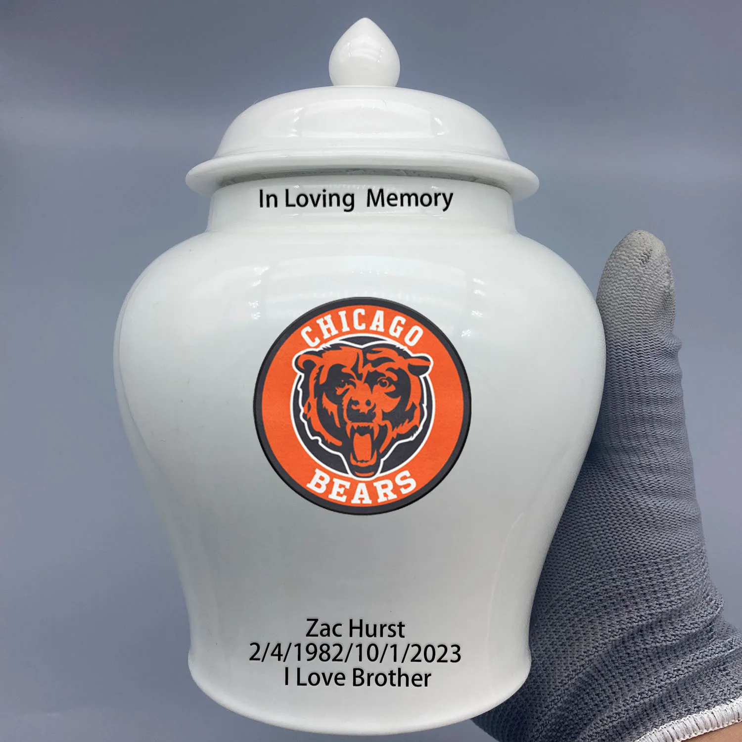 

Medium Urn for Chicago Bears-themed Logo Custom Urn.Send me the name/date you want to appear on the urn by Remarks Message.