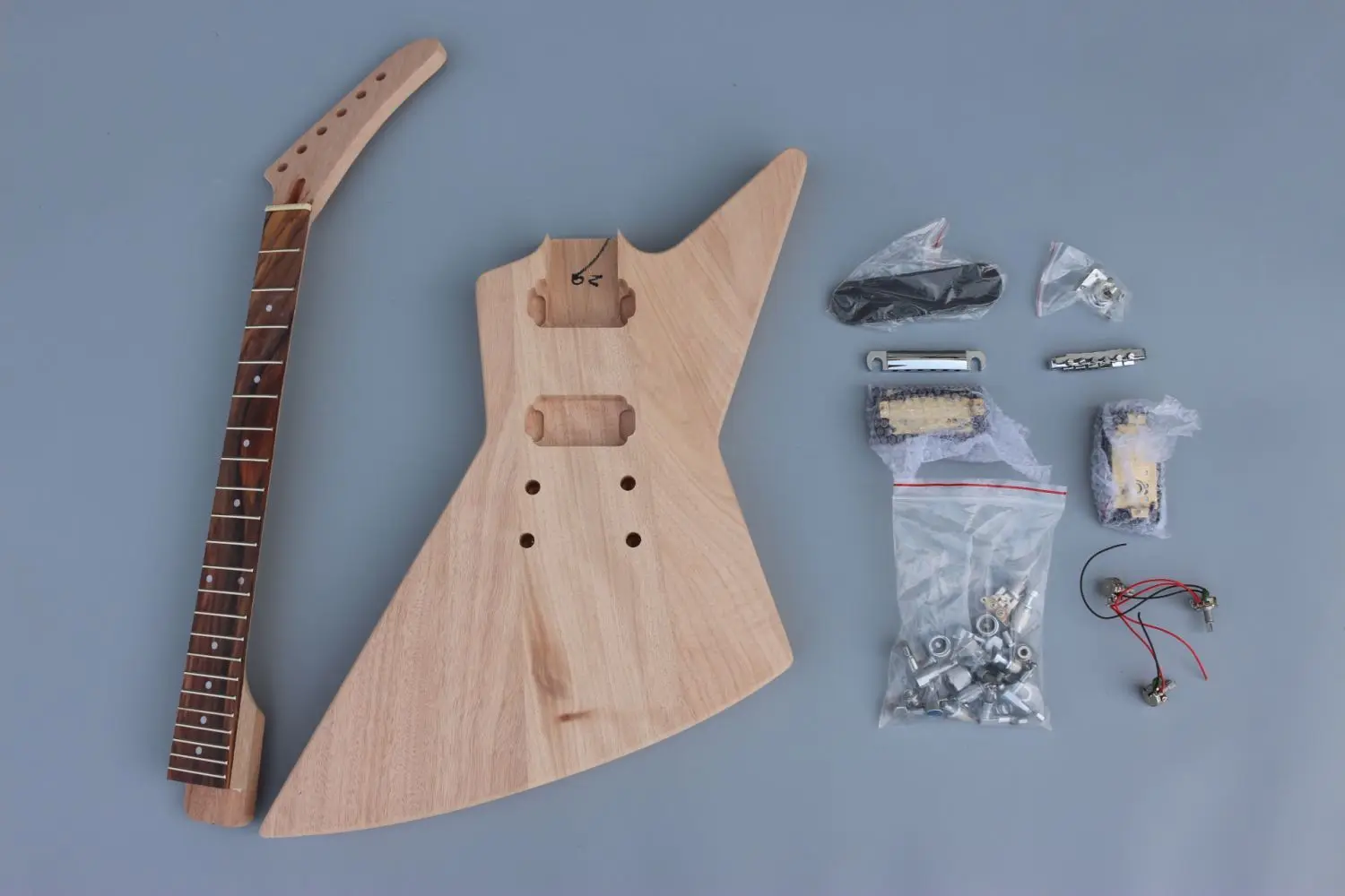 1Set Guitar Guitar neck 22 Fret Guitar Body Banana Head Dot Inlay Set in Kit DIY can choose one set or one body
1Set Guitar Guitar neck 22 Fret Guitar Body Banana Head Dot Inlay Set in Kit DIY can choose one set or one body