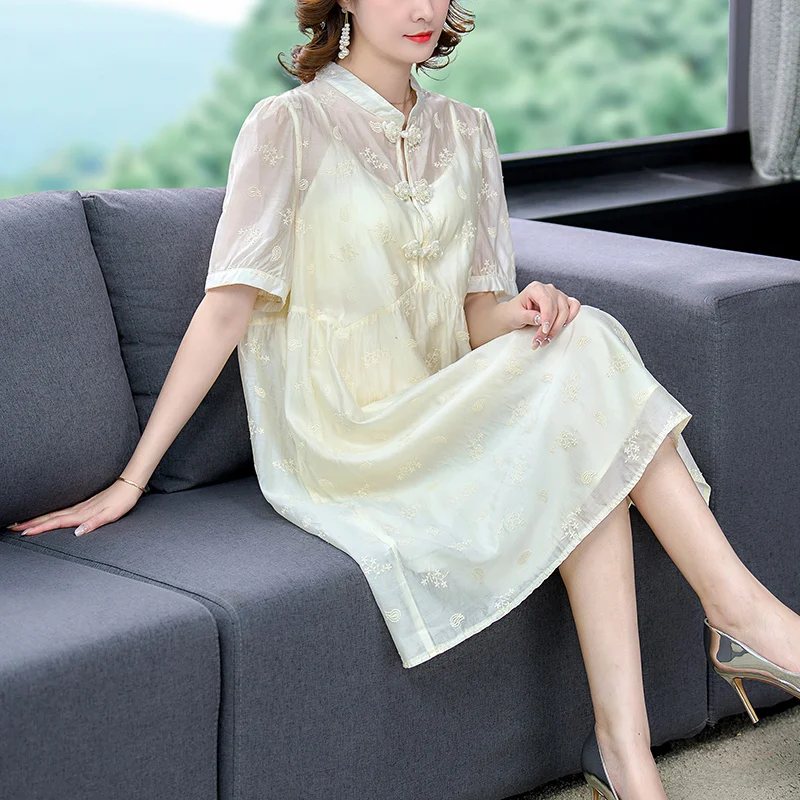 Silk embroidery with halter two-piece MIDI dress summer casual loose design sense of temperament female dress
Silk embroidery with halter two-piece MIDI dress summer casual loose design sense of temperament female dress