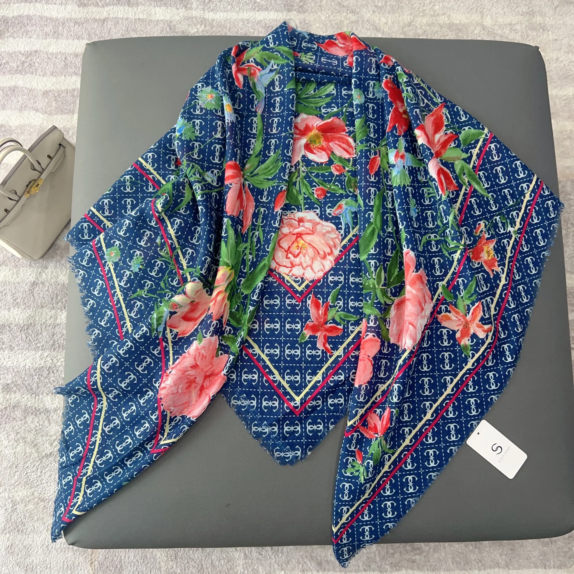 

2024 New Tassels Scarf Cashmere Winter Warm Shawls Women Wool Pashmina Poncho Designer Handmade Handerchief Cape 130CM 130CM