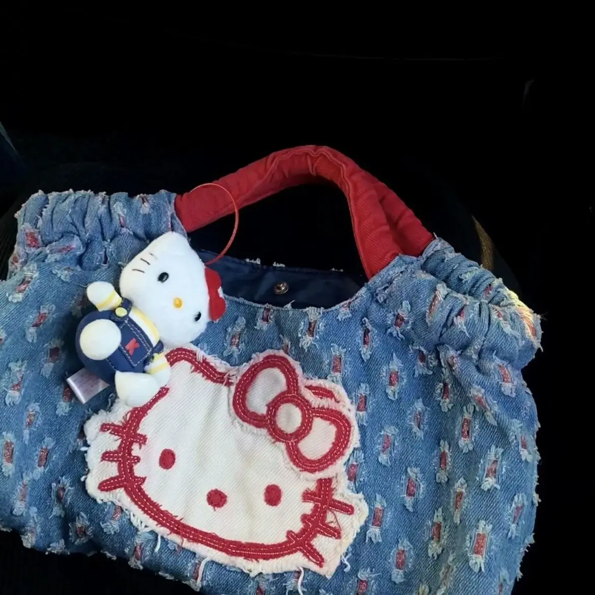 Сумка Hello Kitty в стиле ретро из денима с наклейками аниме мультфильм Sanrio HelloKitty вместительная сумка Женская дорожная сумка для покупок подарок
Сумка Hello Kitty в стиле ретро из денима с наклейками аниме мультфильм Sanrio HelloKitty вместительная сумка Женская дорожная сумка для покупок подарок
