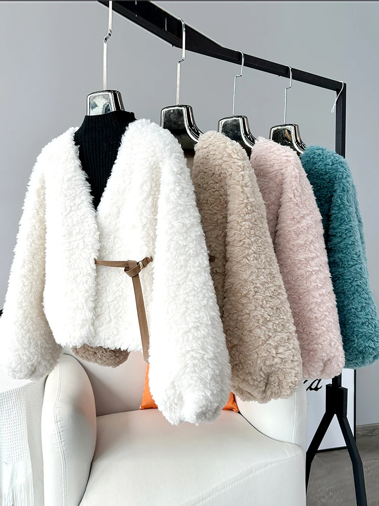Western style sheep cut cashmere lamb wool jacket women's short 2023 new autumn and winter fur integrated coat, young fur trend
Western style sheep cut cashmere lamb wool jacket women's short 2023 new autumn and winter fur integrated coat, young fur trend
