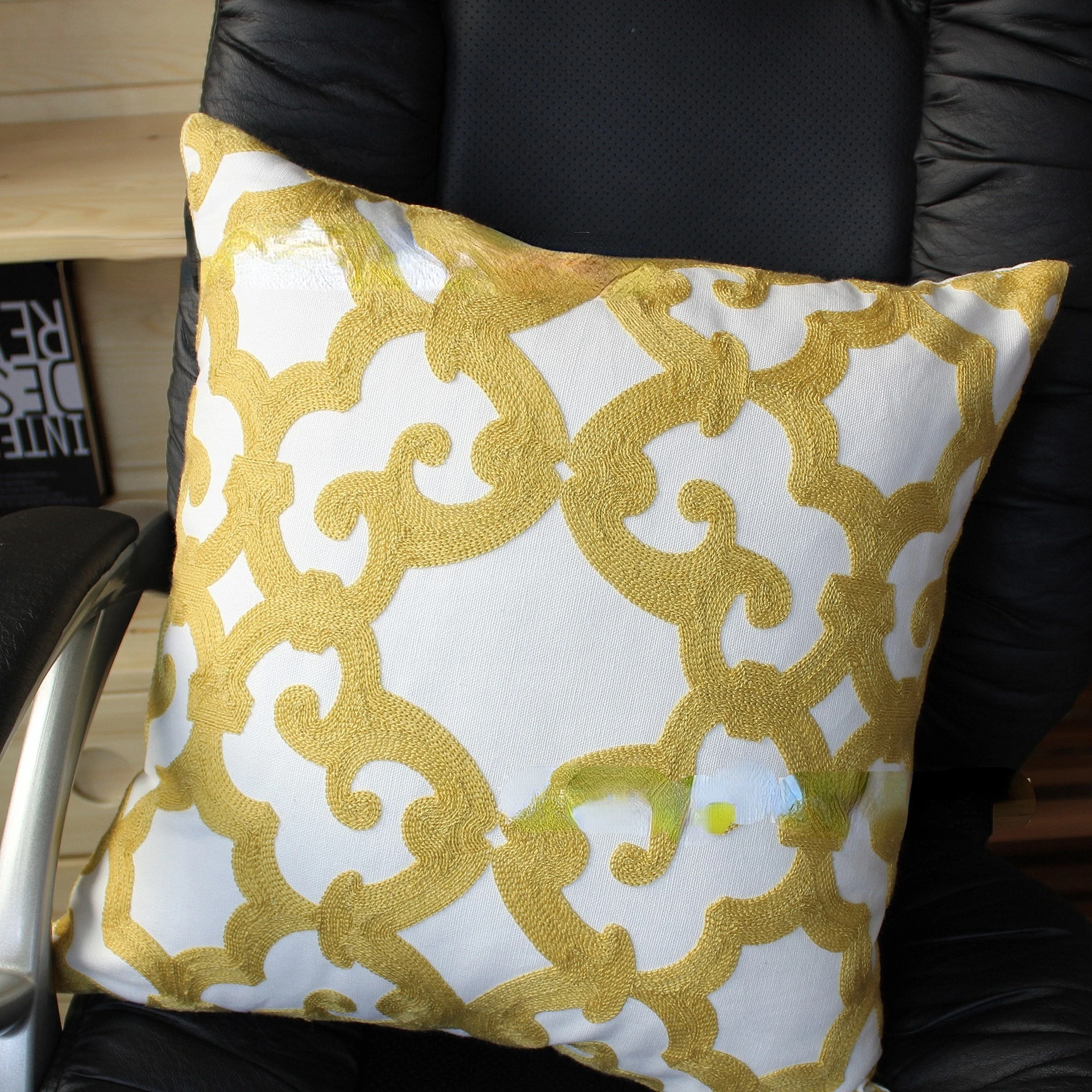 Three-dimensional sofa pillowcase embroidered pillowcase geometric pattern pillow covers decorative silk sexy
Three-dimensional sofa pillowcase embroidered pillowcase geometric pattern pillow covers decorative silk sexy