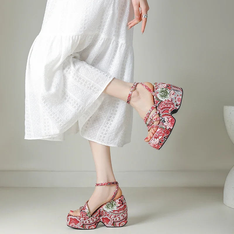 2024 new Summer New Women's Sandals Large Size 34-43 Foot Length 22-26.5cm printing flower platform wedges Sexy High Heels
2024 new Summer New Women's Sandals Large Size 34-43 Foot Length 22-26.5cm printing flower platform wedges Sexy High Heels