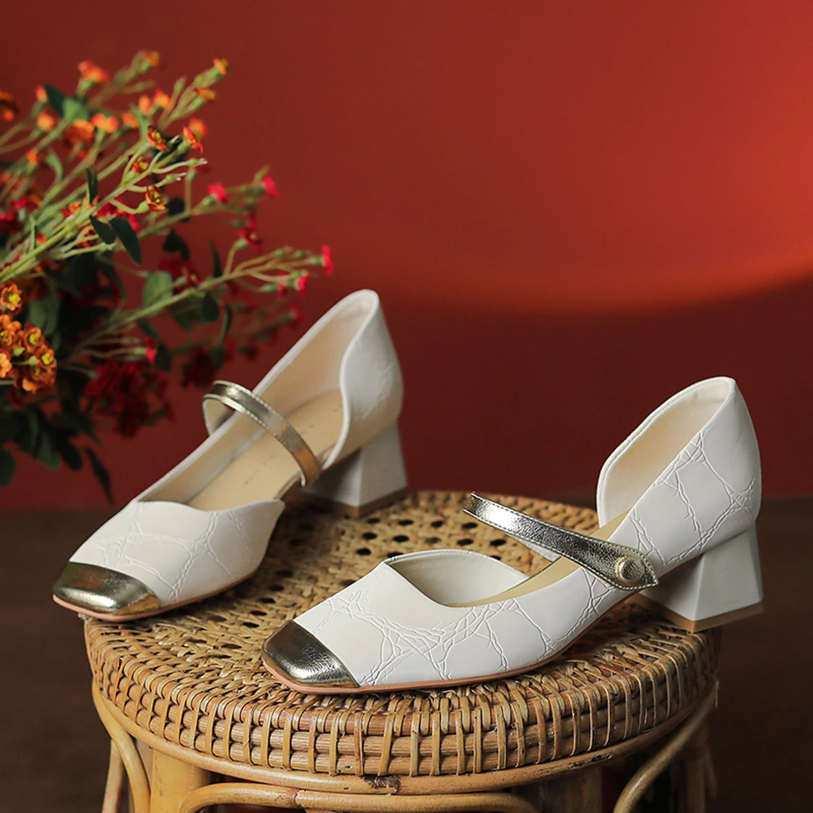 Retro Flat Head Women Shoe Wear-resistant Anti-slip Casual Shoes For Walking 
Retro Flat Head Women Shoe Wear-resistant Anti-slip Casual Shoes For Walking