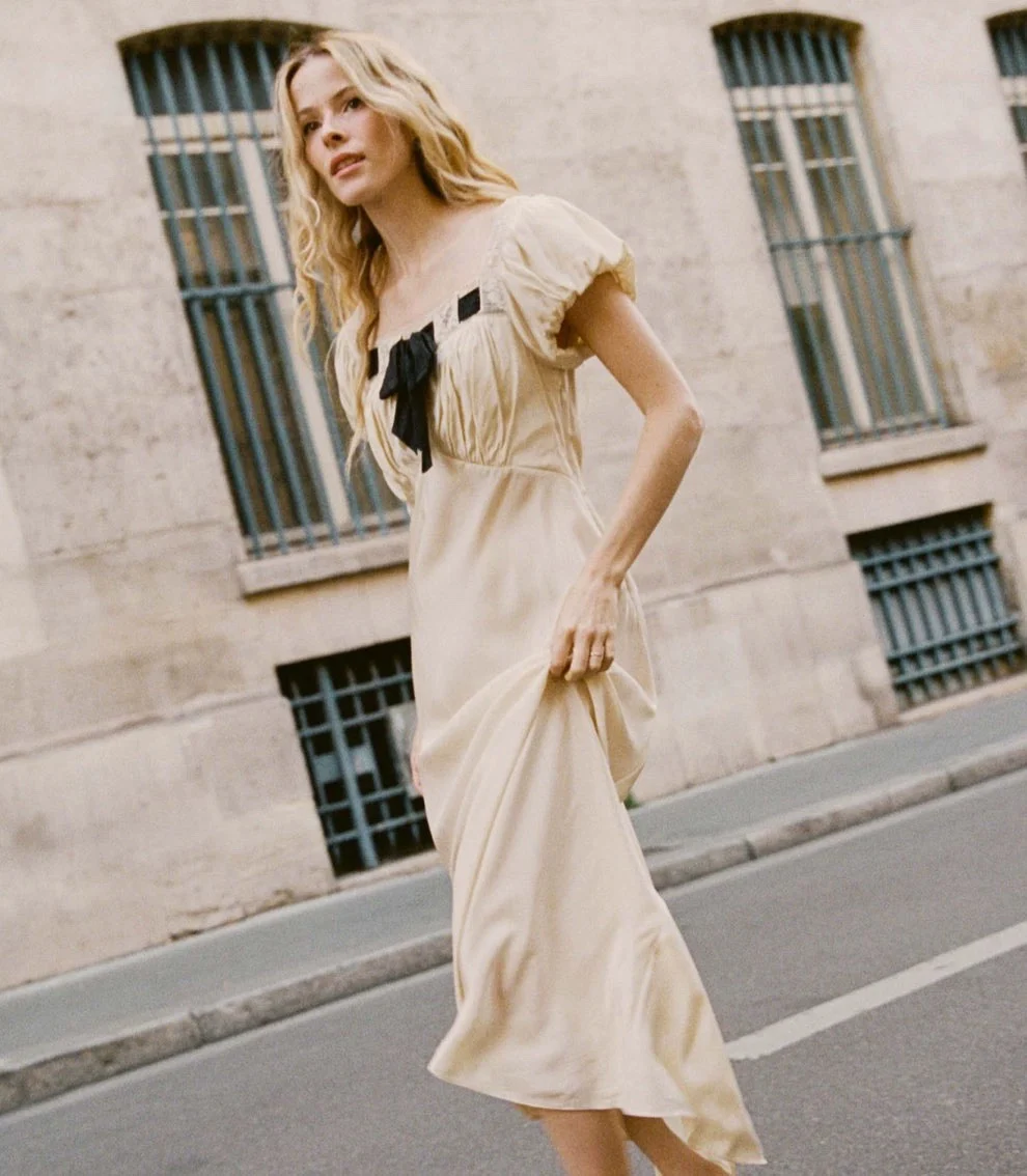 French style bubble sleeved silk long skirt with contrasting drawstring bow dress
French style bubble sleeved silk long skirt with contrasting drawstring bow dress