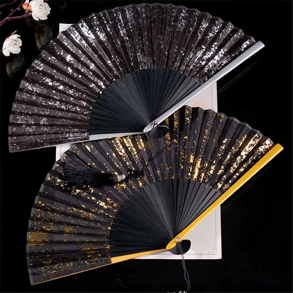 Classical Chinese Style Hand Fan Gold Silver Silk Folding Hand Fan Home Decor Tassel Retro Hanfu Dance Fan Art Crafts for Guests
Classical Chinese Style Hand Fan Gold Silver Silk Folding Hand Fan Home Decor Tassel Retro Hanfu Dance Fan Art Crafts for Guests