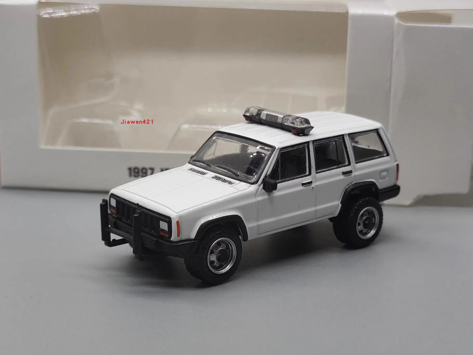 

1:64 1997 Jeep Cherokee полицейский автомобиль, литый под давлением металлический сплав, модель автомобиля, игрушки для коллекции подарков