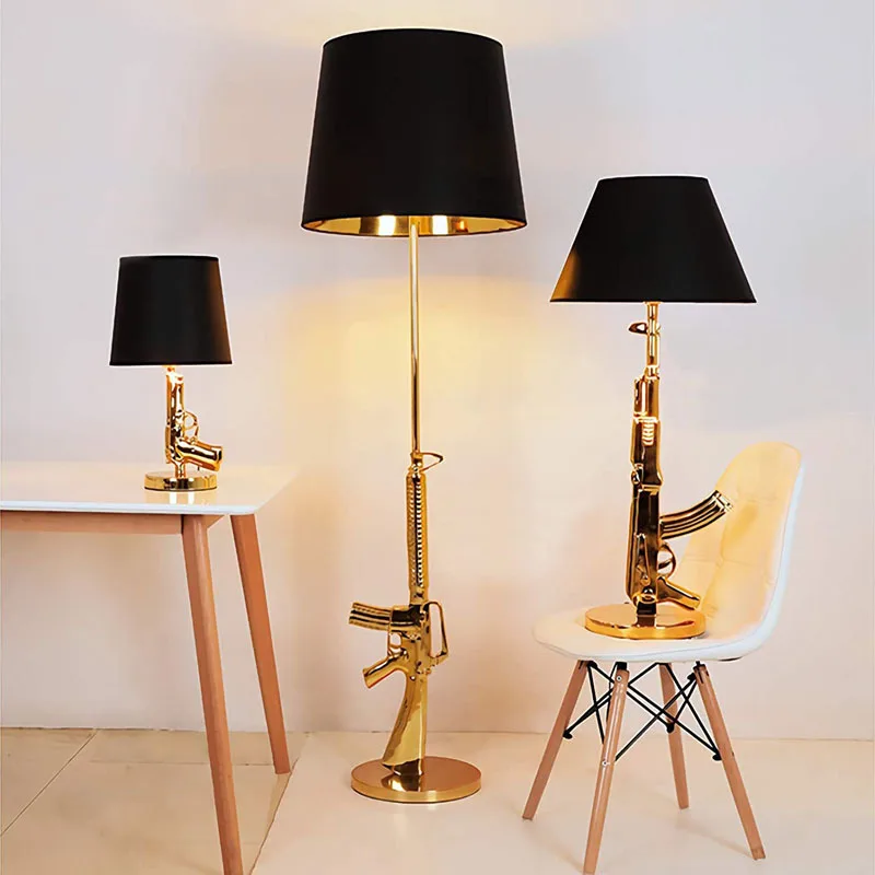 AK47 Floor Gun Lamp Creative LED Designer Corner Standing Light for Living Room Bedroom Bedside Gold Silver Art Decor Art Decor
AK47 Floor Gun Lamp Creative LED Designer Corner Standing Light for Living Room Bedroom Bedside Gold Silver Art Decor Art Decor