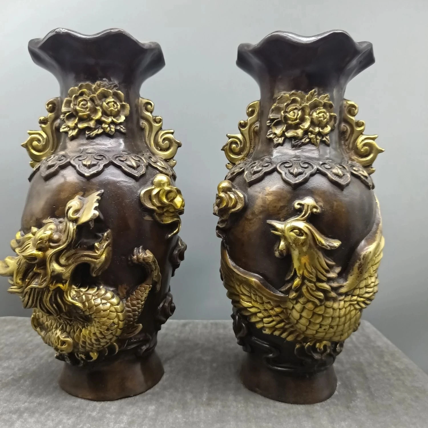 Collect Elaborate Bronze Statue Luck“Dragon And Phoenix ”Flower Vase Metal Crafts Home Decoration
Collect Elaborate Bronze Statue Luck“Dragon And Phoenix ”Flower Vase Metal Crafts Home Decoration