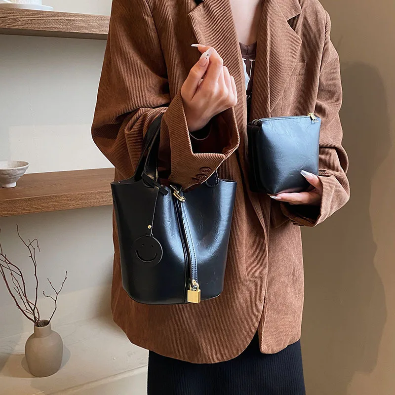 

Maillard Handheld Vegetable Basket Bag 2023 Winter · New Large Capacity Water Bucket Bag High Quality Crossbody Bag