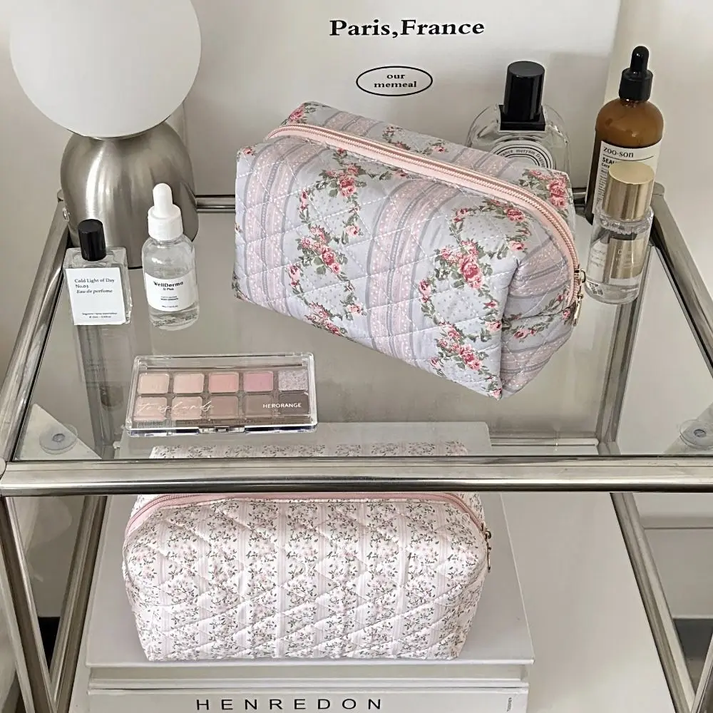 Flower Printed Floral Makeup Bag Multi-Functional Space Saving Storage Organizer Large-Capacity Handle Brush Storage Bag
Flower Printed Floral Makeup Bag Multi-Functional Space Saving Storage Organizer Large-Capacity Handle Brush Storage Bag
