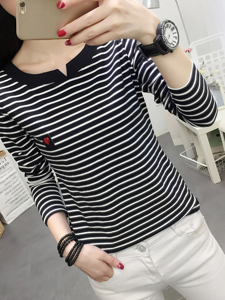 Повседневная Женская футболка с длинным рукавом в Корейском стиле, облегающая Базовая хлопковая футболка, топ, женская одежда, осенне-зимняя футболка для женщин
Повседневная Женская футболка с длинным рукавом в Корейском стиле, облегающая Базовая хлопковая футболка, топ, женская одежда, осенне-зимняя футболка для женщин