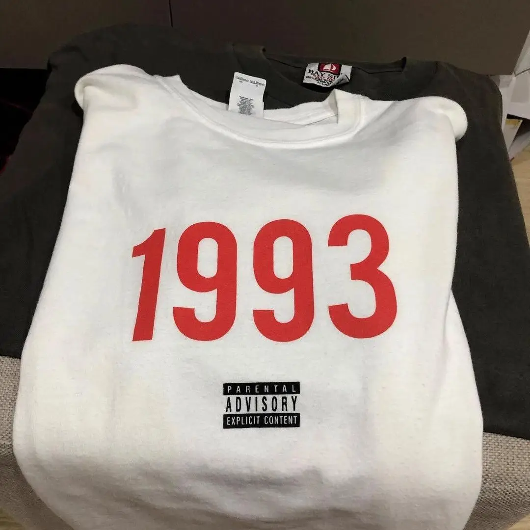 Korean 1993 digital printing oversize simple cotton short-sleeved T-shirt for men and women y2k summer couple style handsome top
Korean 1993 digital printing oversize simple cotton short-sleeved T-shirt for men and women y2k summer couple style handsome top