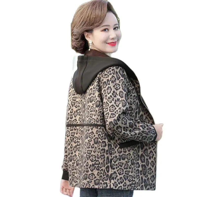 2022 New Women Coat Tops Fashion Leopard Print Hooded Outerwear Middle-Aged Elderly Mom Spring Autumn Loose Jacket Windbreaker
2022 New Women Coat Tops Fashion Leopard Print Hooded Outerwear Middle-Aged Elderly Mom Spring Autumn Loose Jacket Windbreaker