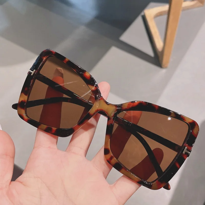 New Word Sunglasses Personality Butterfly Frame Sun Glasses Men and Women Fashion Sunglasses
New Word Sunglasses Personality Butterfly Frame Sun Glasses Men and Women Fashion Sunglasses