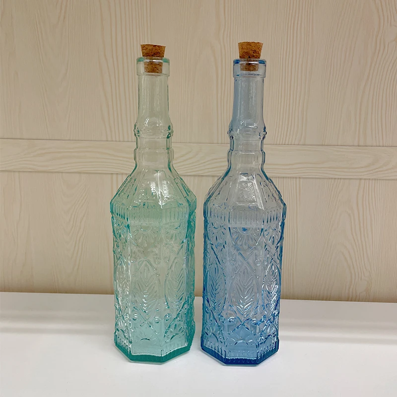 

700ml Large Capacity Blue Sealed Bottle Spanish Embossed Food Grade Glass Bottle Household Wooden Stopper Decanter Wine Bottle