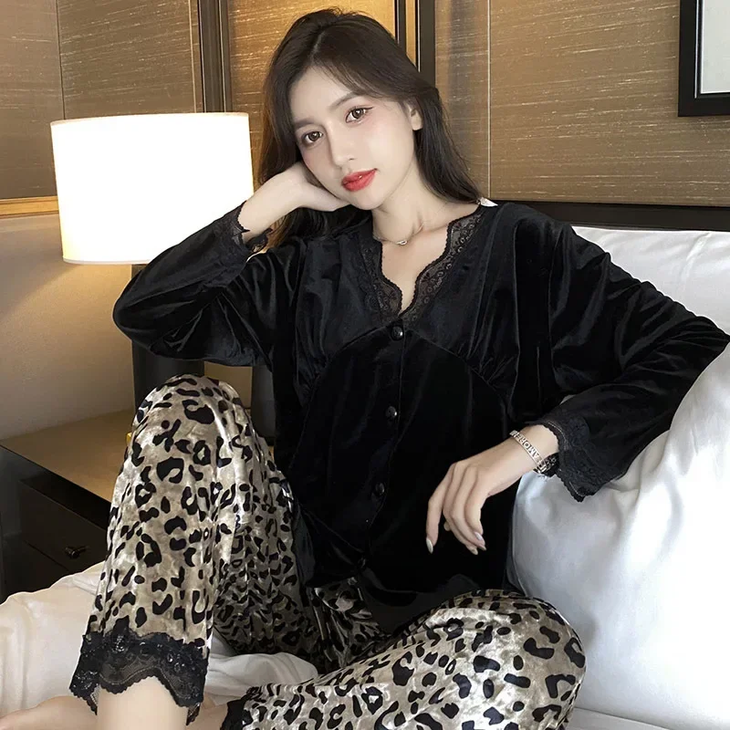 Thicken Warm V Neck Pajamas For Women New Leopard Sleepwear Set Autumn Winter Home Clothing Gold Velvet Nightwear Pant Suit
Thicken Warm V Neck Pajamas For Women New Leopard Sleepwear Set Autumn Winter Home Clothing Gold Velvet Nightwear Pant Suit