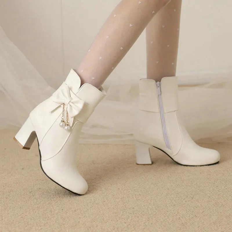 2024 Women Ankle Boots Round Toe Square Heel Ladies Short Boots PU Leather Sweet Butterfly Knot Zipper Fashion Women Boots
2024 Women Ankle Boots Round Toe Square Heel Ladies Short Boots PU Leather Sweet Butterfly Knot Zipper Fashion Women Boots