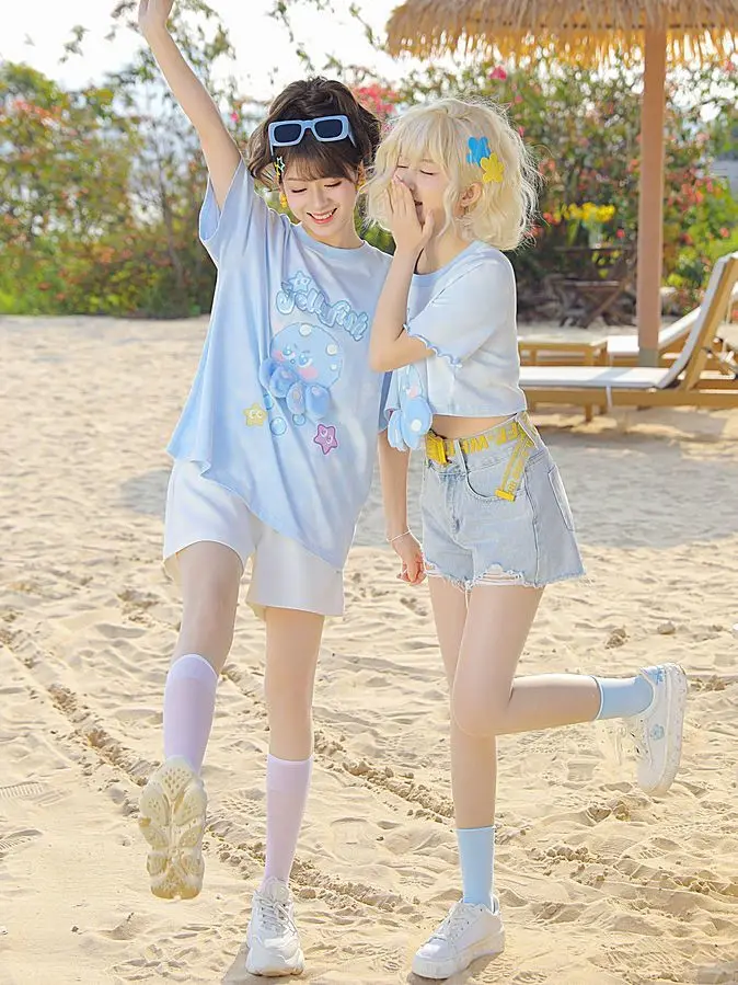 Korean style design doll chic style bestie outfit short sleeved T-shirt female students summer Korean style loose top trendy y2k
Korean style design doll chic style bestie outfit short sleeved T-shirt female students summer Korean style loose top trendy y2k