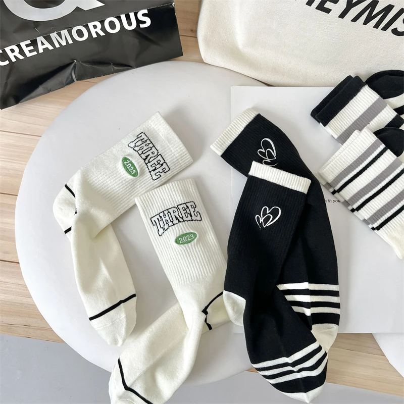Spring New Women's Socks Ins Fashion Letter Simplicity Mid-Calf Socks Cotton Sweat-Absorbing Embroidery Sports Women's Socks
Spring New Women's Socks Ins Fashion Letter Simplicity Mid-Calf Socks Cotton Sweat-Absorbing Embroidery Sports Women's Socks