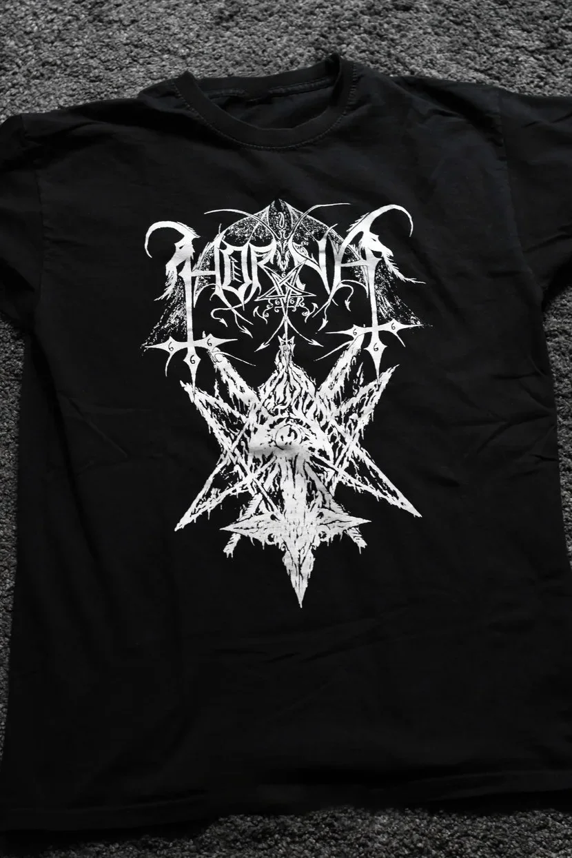 Футболка с коротким рукавом и символом Horna, черная хлопковая футболка унисекс размера от S до 5XL PM1608
Футболка с коротким рукавом и символом Horna, черная хлопковая футболка унисекс размера от S до 5XL PM1608