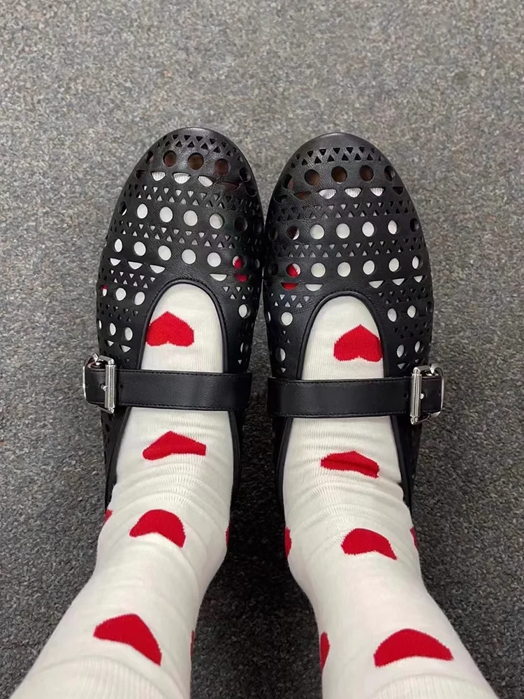 Metal Rivet Leather Shoes INS Style Round Head Hollow Out Ballet Shoes Top Quality Fashion Flats Comfortable Mary Jane Shoe Star
Metal Rivet Leather Shoes INS Style Round Head Hollow Out Ballet Shoes Top Quality Fashion Flats Comfortable Mary Jane Shoe Star