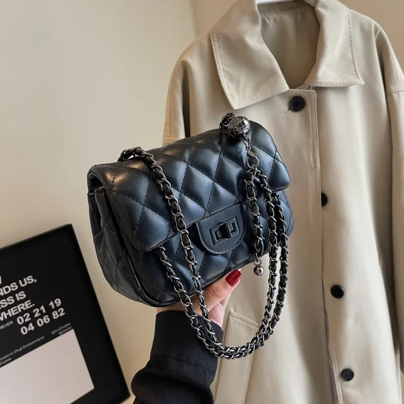 

French Fashion Niche Design Crossbody Bag Women's New Small Fragrant Style Diamond Grid Chain Bag Simple Texture Shoulder Bag