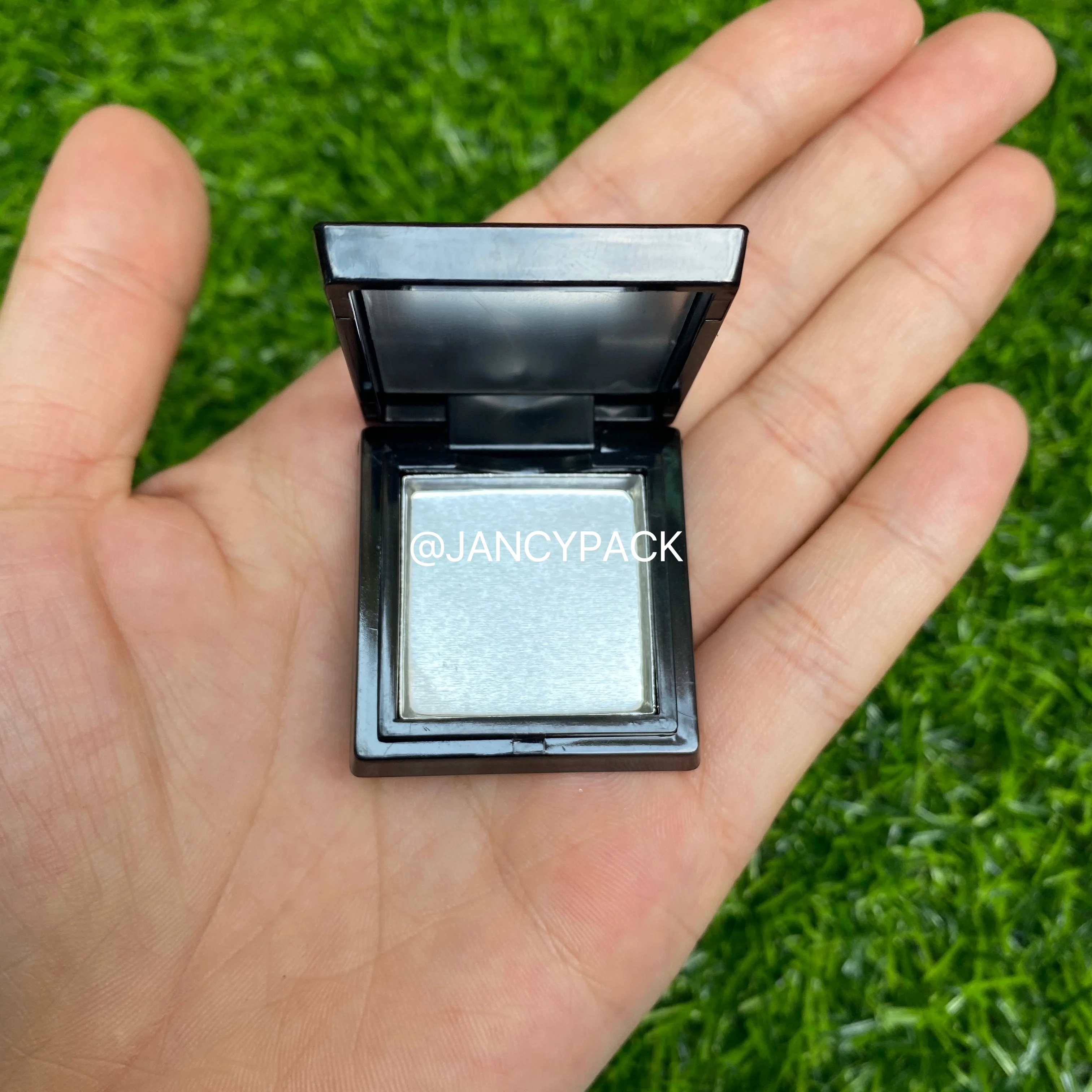 Eyeshadow Empty Box Container Case Makeup Eye Shadow Palette Empty Lipstick Container Blusher Case DIY Eye Shadow Tool
Eyeshadow Empty Box Container Case Makeup Eye Shadow Palette Empty Lipstick Container Blusher Case DIY Eye Shadow Tool