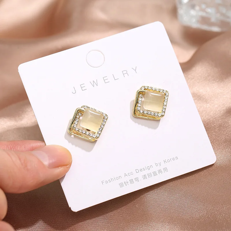Round Face Thin Earrings S925 Silver Needle New Simple High-end Earrings French Elegant Trend Cold Wind Earrings
Round Face Thin Earrings S925 Silver Needle New Simple High-end Earrings French Elegant Trend Cold Wind Earrings