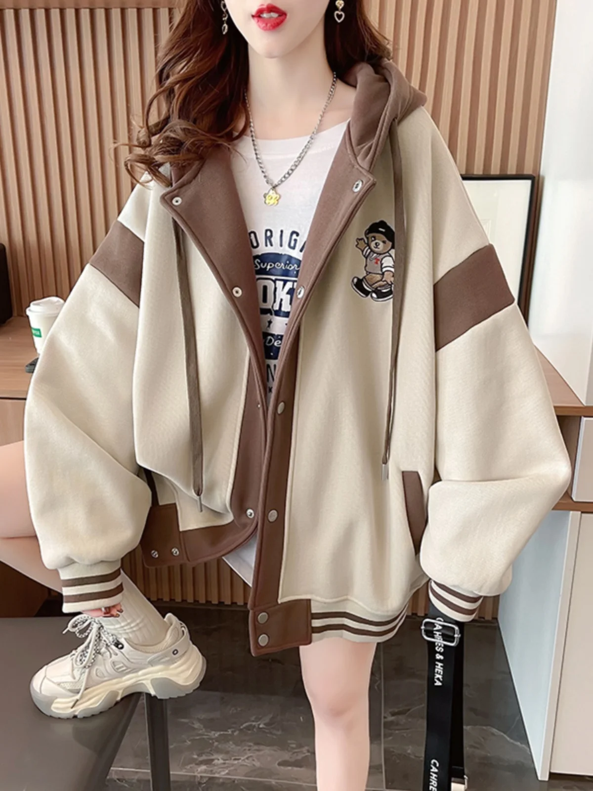 

Early Autumn New Hooded Colour Collision Sweater Women in The Long Section To Cover The Buttocks To Match The Baseball Suit