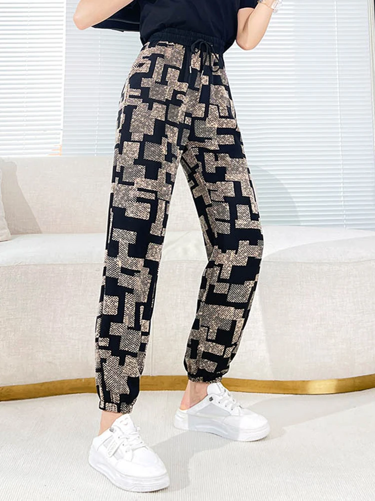 Women New Bunch of Feet Fashion Loose Geometric Print Pants Summer Thin Harajuku Streetwear Harem Trousers Ladies Chic 3XL 4XL
Women New Bunch of Feet Fashion Loose Geometric Print Pants Summer Thin Harajuku Streetwear Harem Trousers Ladies Chic 3XL 4XL