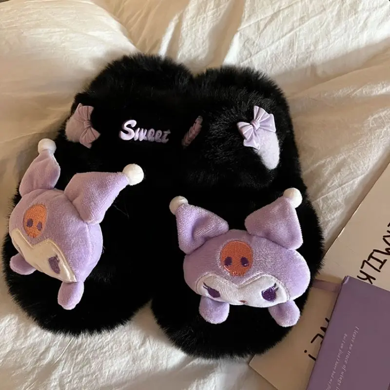 Симпатичные плюшевые тапочки Kuromi с мультяшным изображением Sanrioed для женщин, Симпатичные плюшевые Нескользящие хлопковые тапочки для дома
Симпатичные плюшевые тапочки Kuromi с мультяшным изображением Sanrioed для женщин, Симпатичные плюшевые Нескользящие хлопковые тапочки для дома