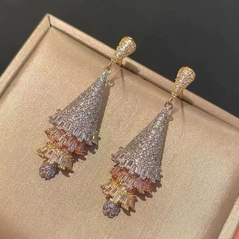 

Bilincolor Shell Micro Inlaid Zircon Earrings for Women