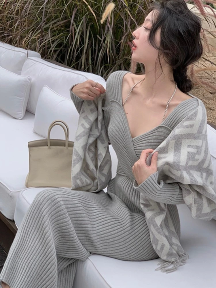 Autumn Solid Knitted Dress For Women Long Sleeve V-neck Cross Design Chain Halter Clothing Korean Fashion Elegant Slim Vestidos
Autumn Solid Knitted Dress For Women Long Sleeve V-neck Cross Design Chain Halter Clothing Korean Fashion Elegant Slim Vestidos