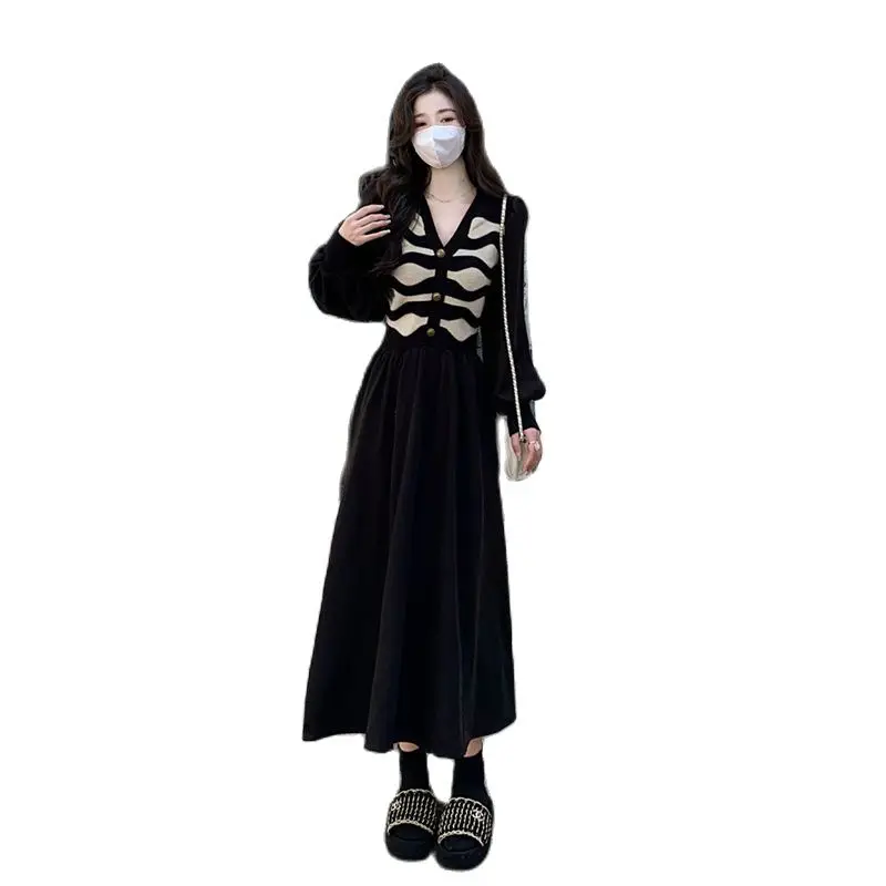 2023 Spring and Autumn New Dress Woman V-neck Show Thinness Leisure Time Black Apricot Color Khaki Free Shipping
2023 Spring and Autumn New Dress Woman V-neck Show Thinness Leisure Time Black Apricot Color Khaki Free Shipping