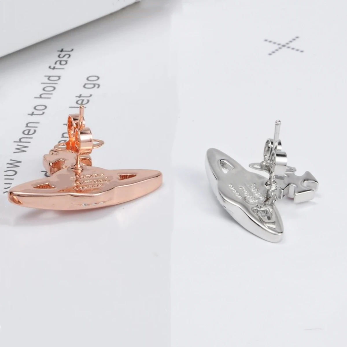 S925 Silver Diamond Saturn Engraved Earrings, Elegant Queen High Grade
S925 Silver Diamond Saturn Engraved Earrings, Elegant Queen High Grade