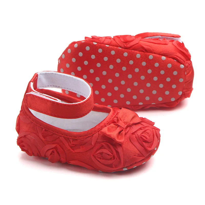 Туфли принцессы для маленьких девочек, мягкая обувь с милым бантом, с цветочной подошвой, для начинающих ходить детей
Туфли принцессы для маленьких девочек, мягкая обувь с милым бантом, с цветочной подошвой, для начинающих ходить детей