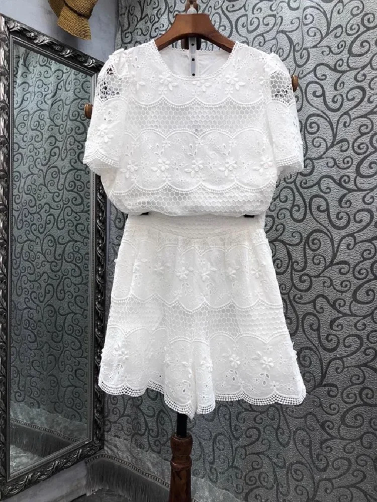 Two Piece Sets 2023 Summer Fashion Short Sets High Quality Clothes Women Lace Embroidery Short Sleeve Tops Blouse+White Shorts
Two Piece Sets 2023 Summer Fashion Short Sets High Quality Clothes Women Lace Embroidery Short Sleeve Tops Blouse+White Shorts