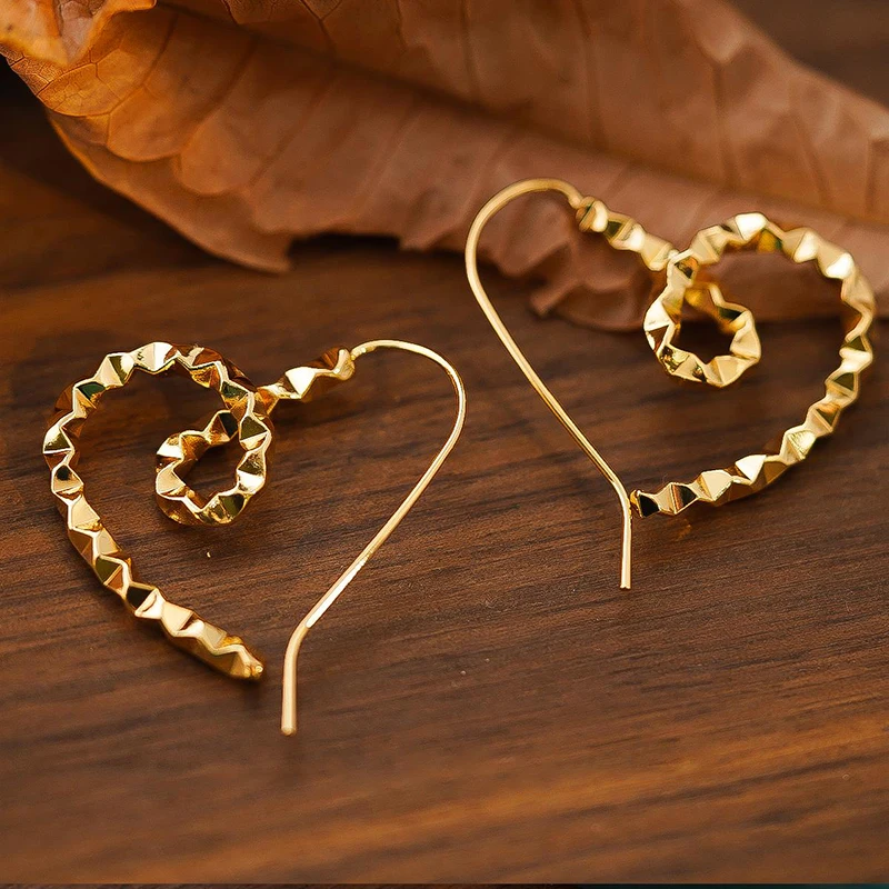 

Hot selling design, high-end peach heart metal earrings, simple and fashionable trend, versatile and niche earrings for women