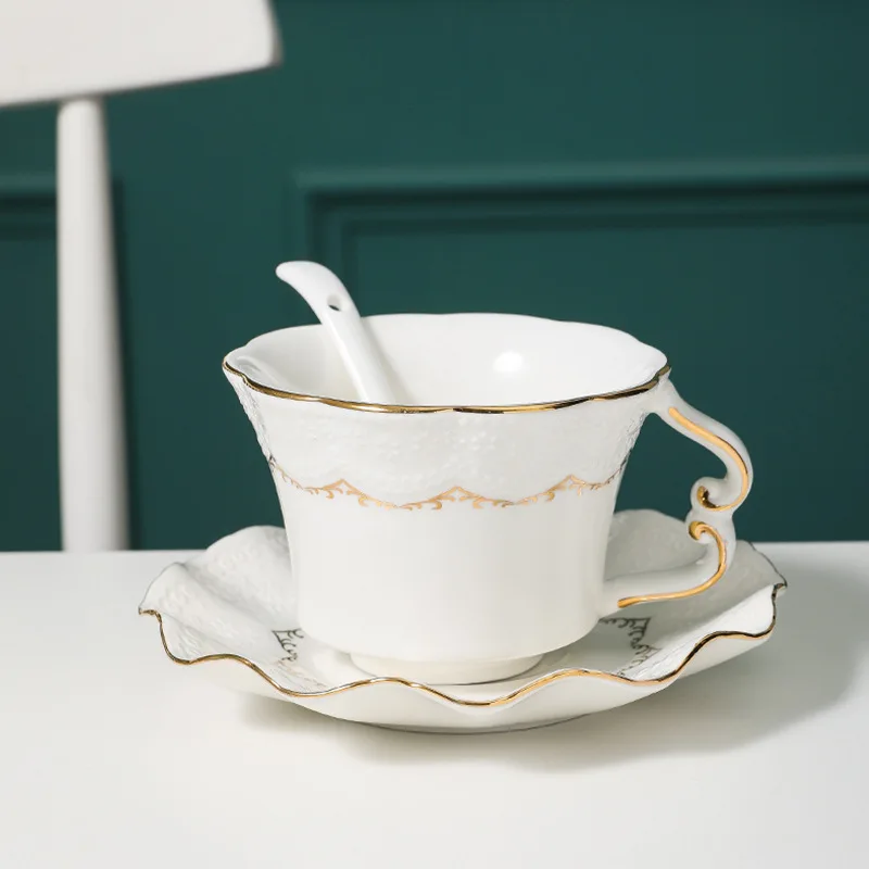 European Ceramic Coffee Cups Set Luxury Gorgeous Cup Net Safflower Tea Cups with Plate Spoon Water Cup Breakfast Fem Mugs Ale
European Ceramic Coffee Cups Set Luxury Gorgeous Cup Net Safflower Tea Cups with Plate Spoon Water Cup Breakfast Fem Mugs Ale